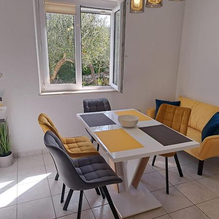 La Petite Maison Splitska Extérieur photo