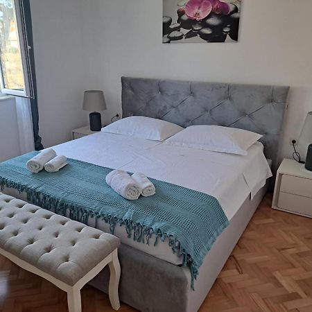 La Petite Maison Splitska Extérieur photo